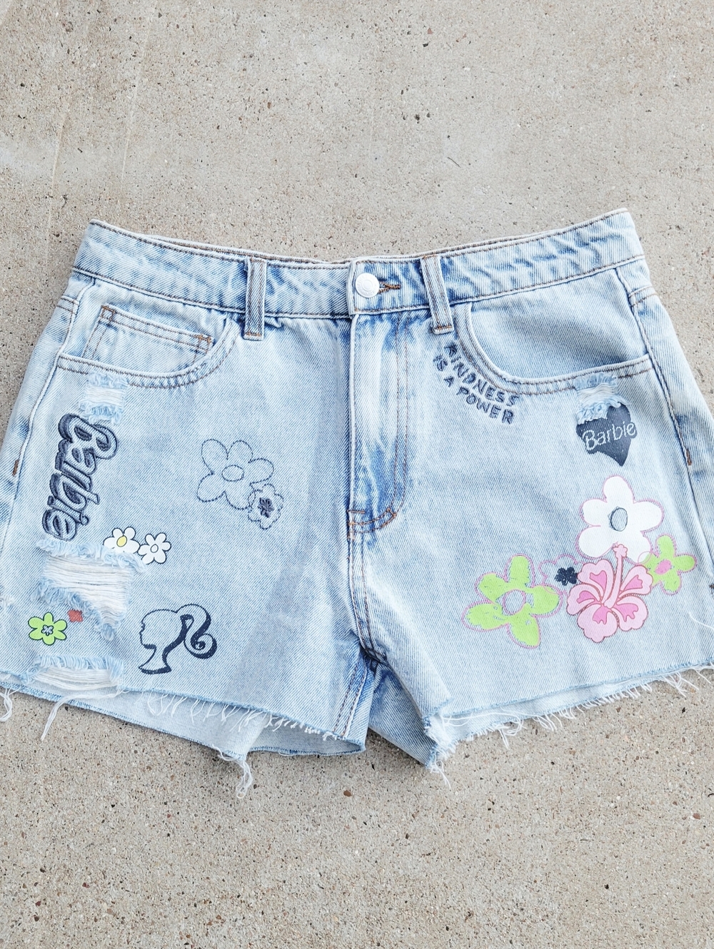 Barbie Floral Light Wash Denim Cut Off Shorts 27" Waist Size‎ 27 Forever 21